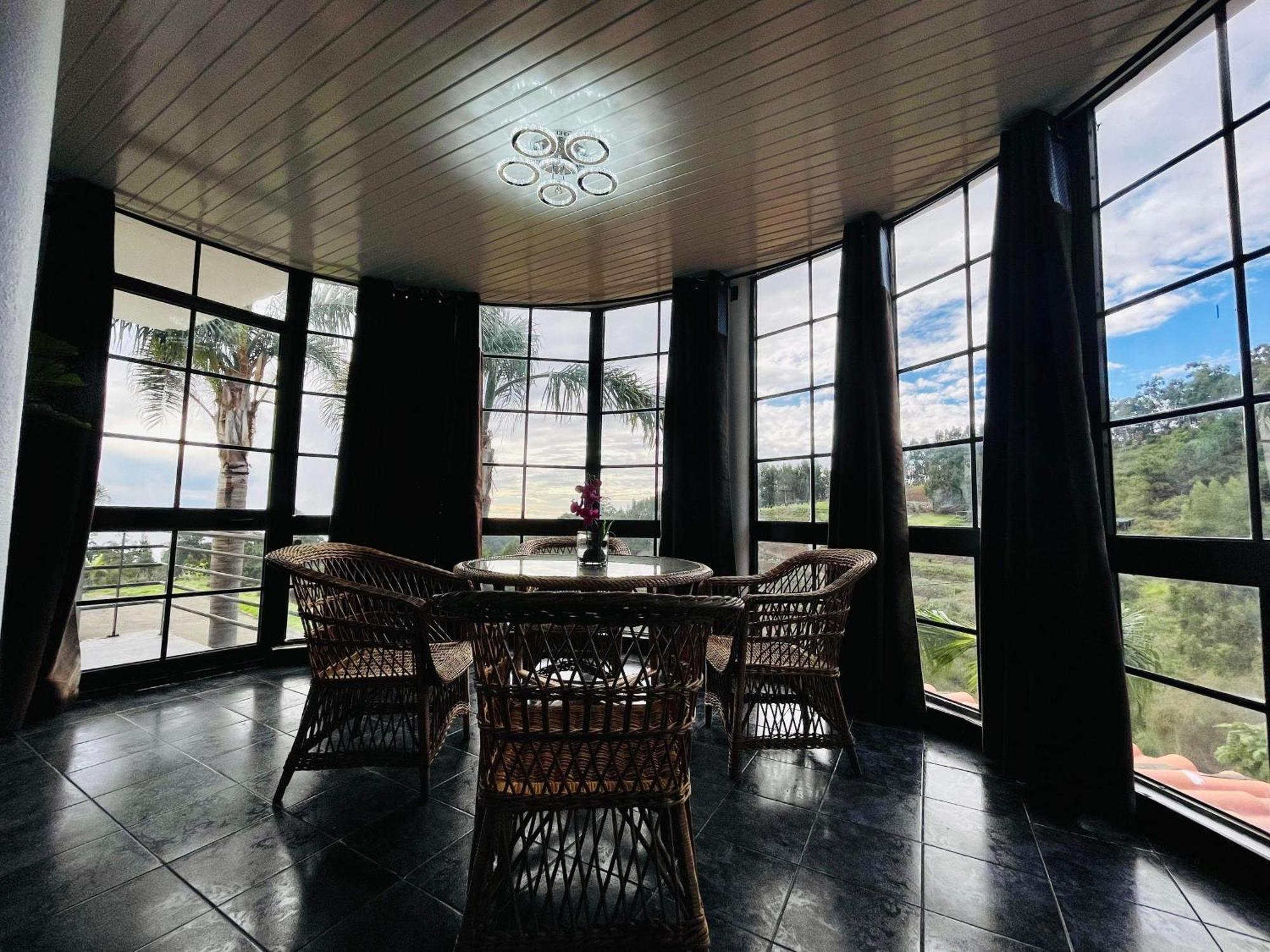 Hollywood Villa Campanário Exterior foto